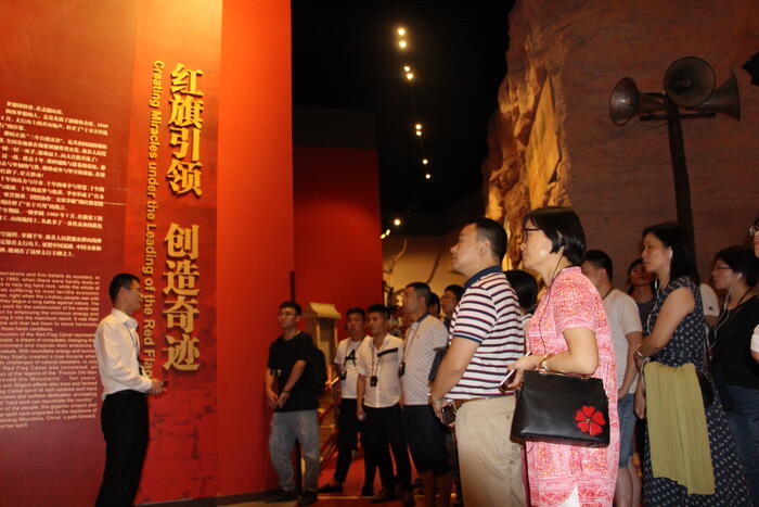 参观红旗渠纪念馆（一）.jpg